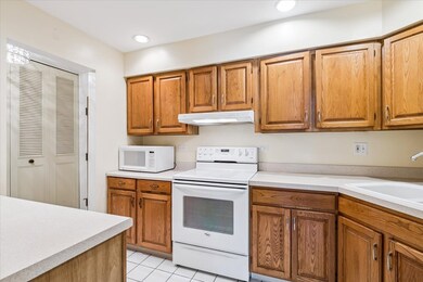 2600 Brookwood Way Dr unit 212, Rolling Meadows, IL 60008 - photo 4