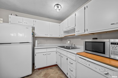 4717 N Harrison St, Davenport, IA 52806 - photo 6