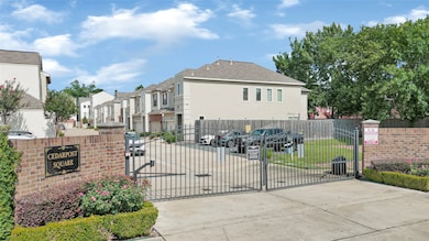 1210 Cedarpost Tree Springs Place unit P, Houston, TX 77055 - photo 2