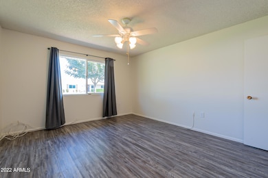 11147 W Emerald Dr unit 137, Sun City, AZ 85351 - photo 7