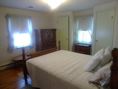 297 Roosevelt Ave, Springfield, MA 01118 - photo 5