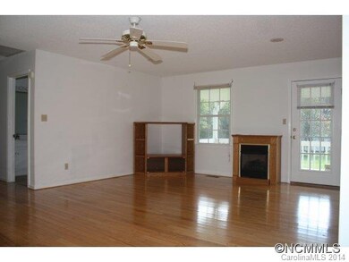 Open Floorplan- Gas Fireplace