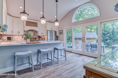 Eat-In Kitchen