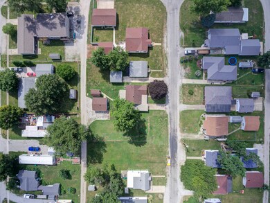 807 E Short St, Tuscola, IL 61953 - photo 4