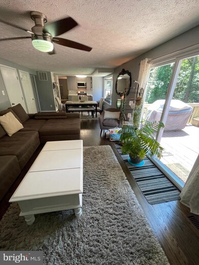 9002 Macsvega Ct, Lorton, VA 22079 - photo 4