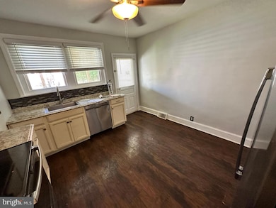 744 Roosevelt Ave, Norristown, PA 19401 - photo 7