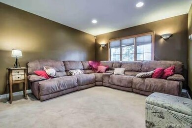 24 Cable Ln, Hicksville, NY 11801 - photo 6