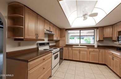 KITCHEN 01 - 83U3745