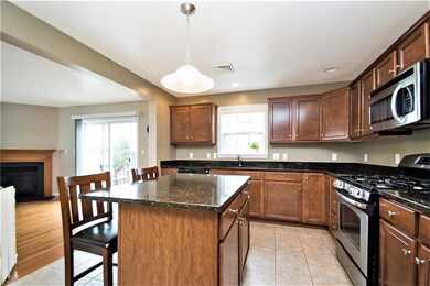 825 Fieldstone Trail, Easton, PA 18040 - photo 4