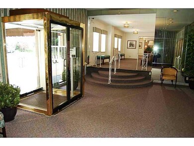 Entry/Foyer.