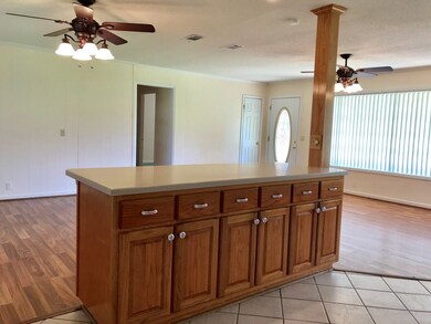 Eat in island and additional space