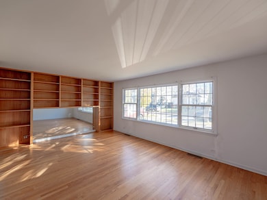 2424 Cowper Ave, Evanston, IL 60201 - photo 2