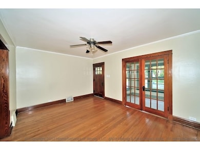 102 N Berteau Ave, Elmhurst, IL 60126 - photo 2