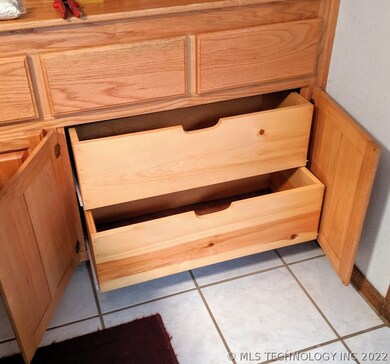BUILT INS IN DINING ROOM