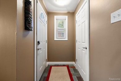 3069 Sylvan Dr, Royal Oak, MI 48073 - photo 4