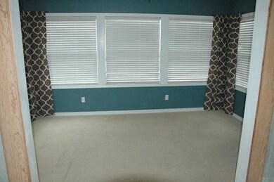 904 S, Parsons, KS 67357 - photo 6