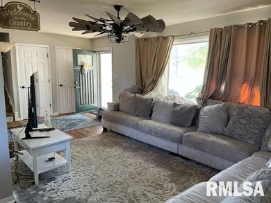 2311 18th St, Bettendorf, IA 52722 - photo 4