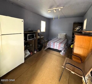 1808 Lakeview Rd, Caryville, FL 32427 - photo 6