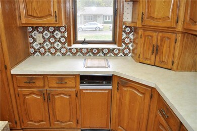 6424 Bluejacket St, Shawnee, KS 66203 - photo 4