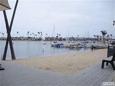 COMMUNITY SANDY BEACH, SUNDECK