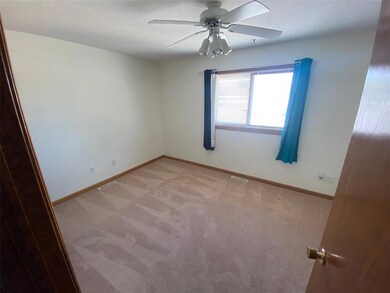 1390 Daleview Dr, Marion, IA 52302 - photo 2