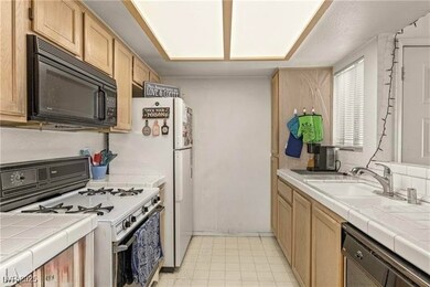 7100 Pirates Cove Rd unit 2018, Las Vegas, NV 89145 - photo 6