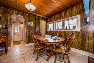 M63 5411 dining2