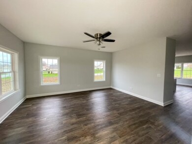 Family room - Neutral wall & floor colors