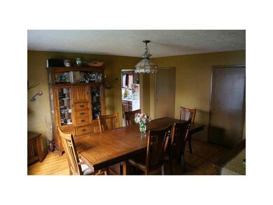 Dining Room. Large dinning room is a great place f