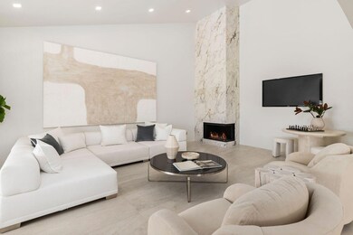 Great Room w Fireplace