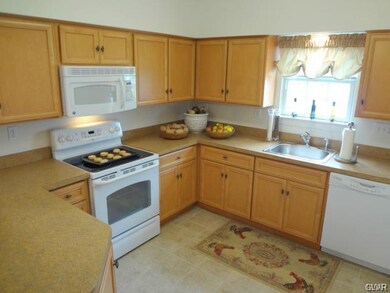 1814 Merlot Dr, Easton, PA 18045 - photo 6