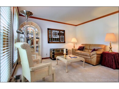 977 Wellington Cir, Aurora, IL 60506 - photo 4