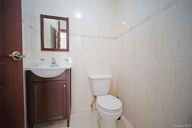 931 E 215th St unit 2, Bronx, NY 10469 - photo 7