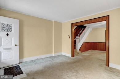 1215 E Bellevue Ave, Reading, PA 19605 - photo 5