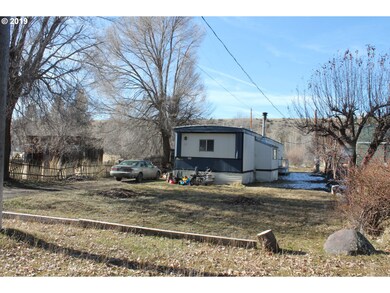 654 N Johnson St, Prairie City, OR 97869 - photo 2