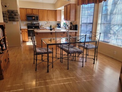 Dining & Kitchen