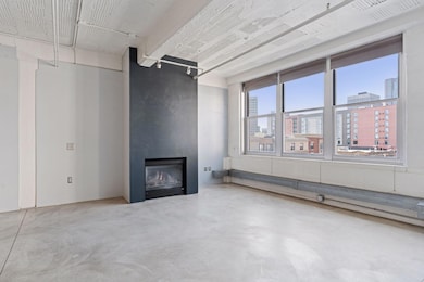 225 9th Street East - Spacecrafting - 0027.jpg