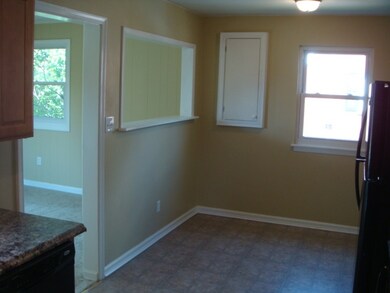 kitchen/eat-in area