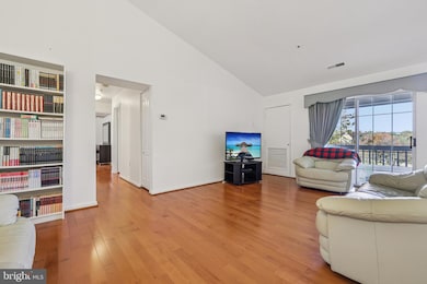 8377 Montgomery Run Rd unit I, Ellicott City, MD 21043 - photo 6