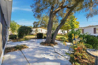 725 Camelia Ct, Lady Lake, FL 32159 - photo 2