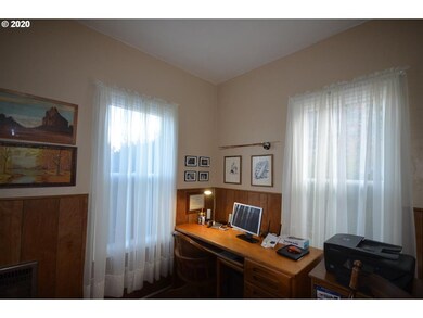 420 W 10th St, the Dalles, OR 97058 - photo 7
