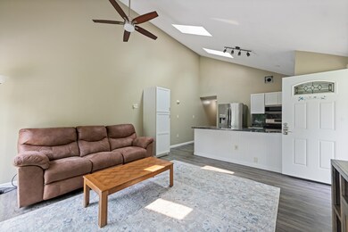 33 Plaza Village Rd unit D, Plymouth, NH 03264 - photo 6