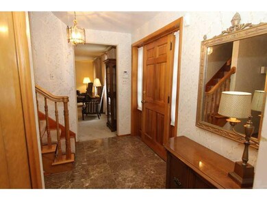 Entry/Foyer.