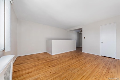220-06 Stronghurst Ave unit Upper, Queens Village, NY 11427 - photo 4