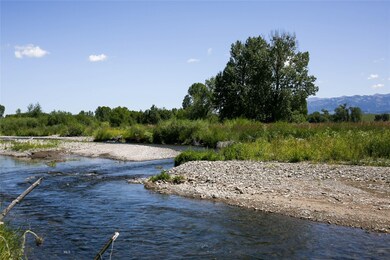 You'll find plenty of river frontage to explore!