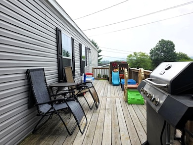 14 Hilltop Manor Mobile Home Park, Littleton, NH 03561 - photo 5