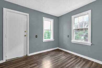 9-web-or-mls-1708-old-leonard-ave