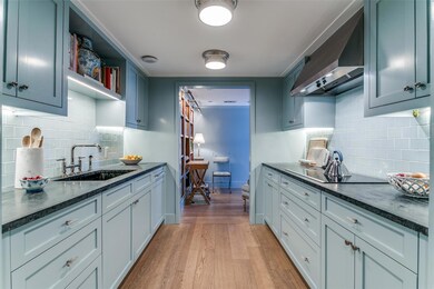 High-gloss shaker style cabinets