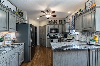 5415 Theden St, Shawnee, KS 66218 - photo 3