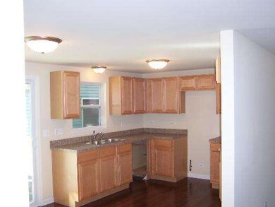 402 Amarillo Ct, Carpentersville, IL 60110 - photo 6